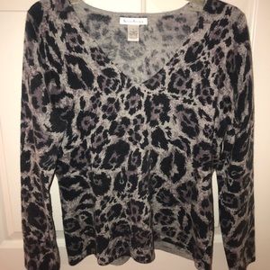 V-neck animal print Sweater